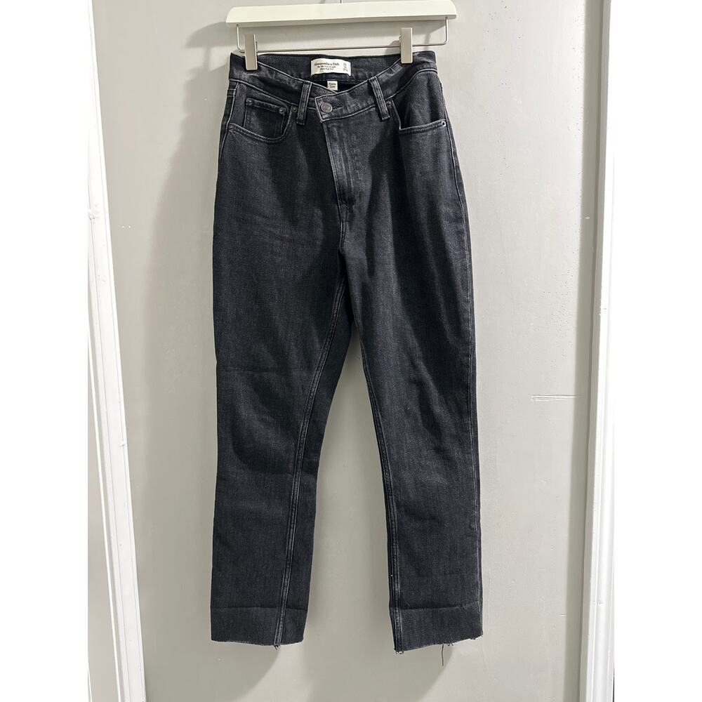 abercrombie and fitch 90s slim straight ultra high rise black raw hem Size 25